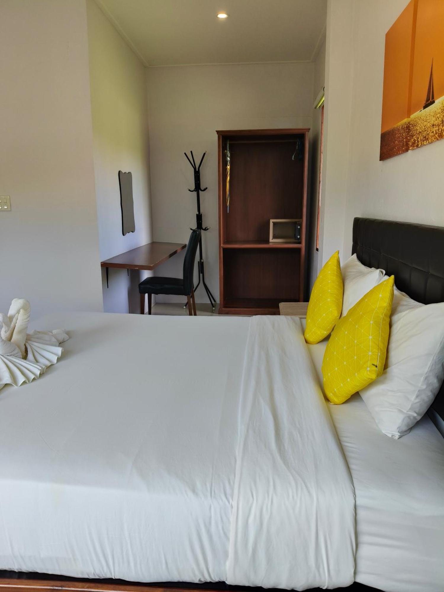 The Lodge At Koh Kood Ko Kut ภายนอก รูปภาพ